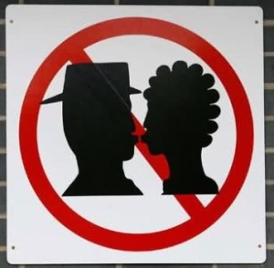 no kissing in dubai